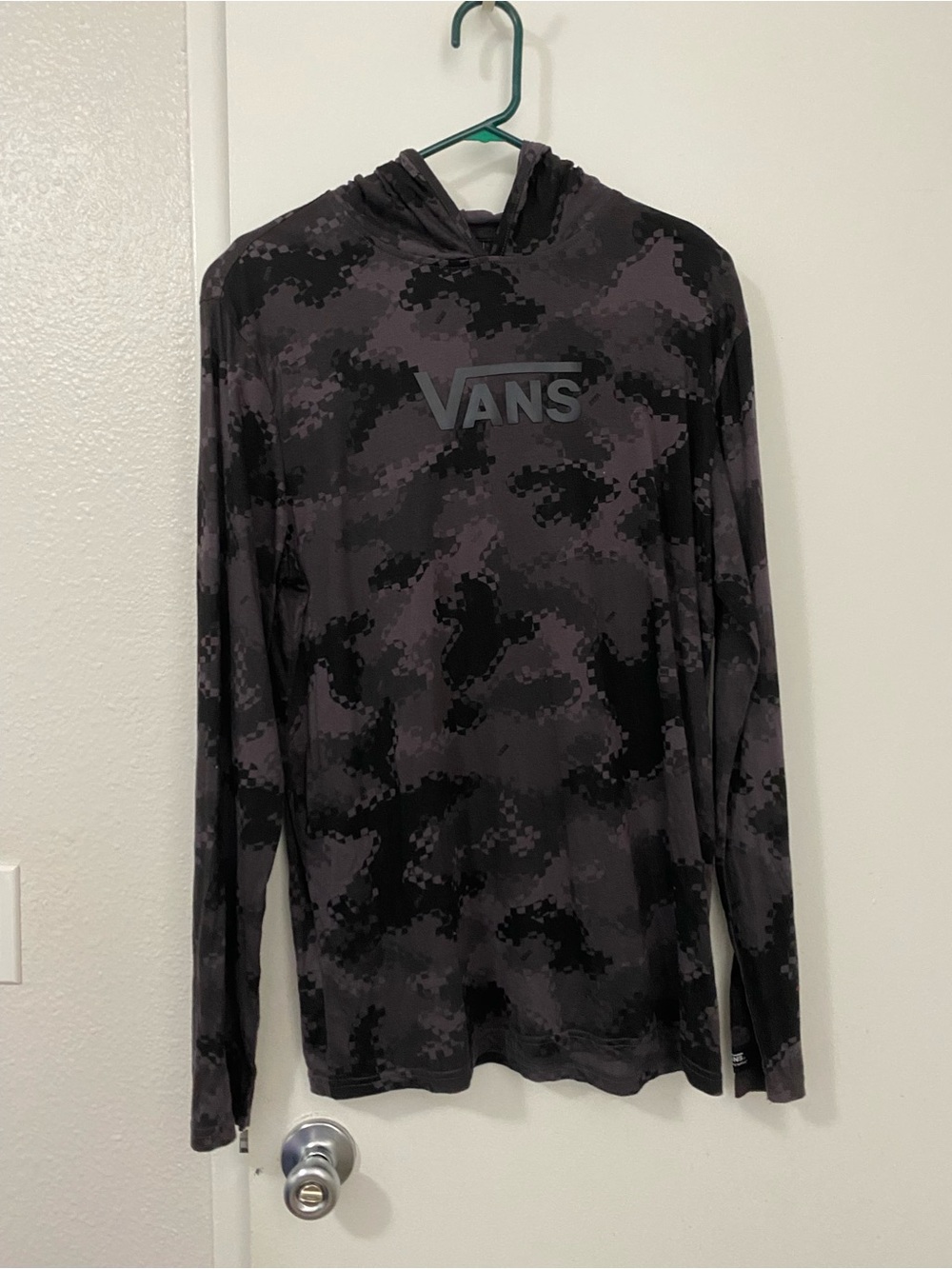vans black camo long sleeve hoodie